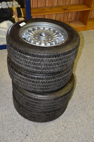 (4) Michelin/BMW 220/55R 390 wheels