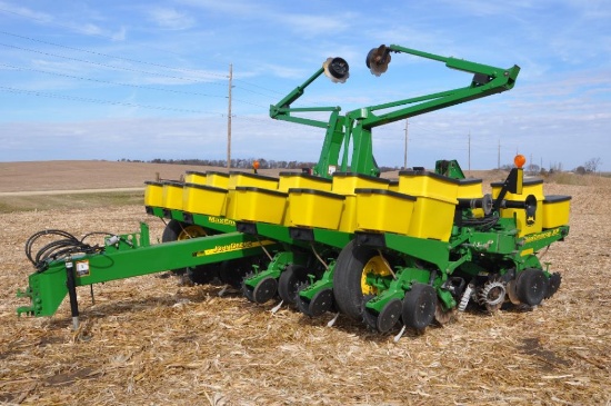 2005 John Deere 1760 12 row 30" planter