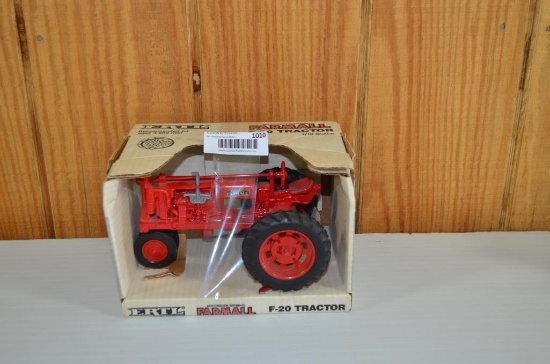 Farmall F-20 1/16th scale tractor