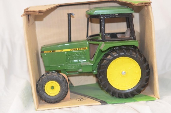 Ertl 1/16 scale John Deere Utility tractor