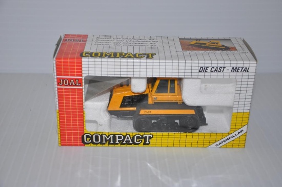 Jolal Cat Challenger 65 1/50 scale toy tractor