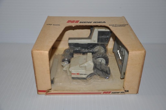 Scale Models New Idea 1/32 scale self-propelled harvester w/ heads toy