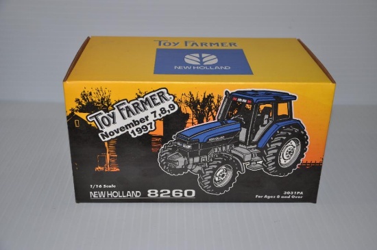 Toy Farmer New Holland 8260 1/16 scale toy tractor