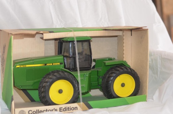 Ertl 1/16 scale John Deere Model 8760 4WD tractor