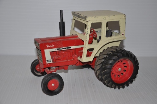 International 1466 1/16 scale toy tractor