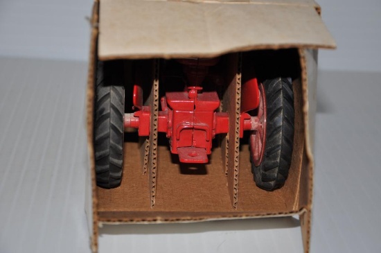 Ertl Farmall H 1/16 scale toy tractor