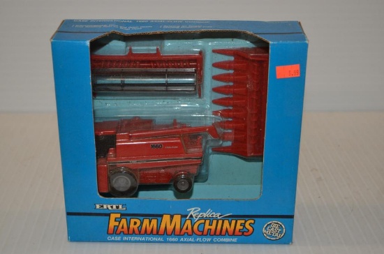 ERTL 1/64 scale Case International 1660 Axial-Flow Combine