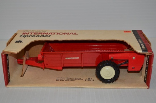 ERTL 1/16 scale International Spreader "Blueprint Replica"