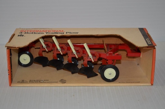 ERTL 1/16 scale Case International 4-Bottom Trailing Plow "Blueprint Replica"
