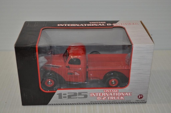 First Gear Vintage 1/25th scale International D-2 Truck