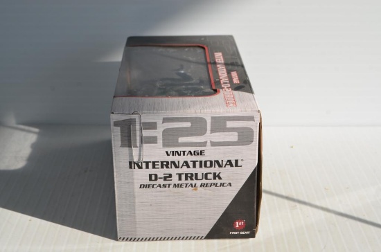 Frist Gear Vintage 1/25 scale International D-2 Truck