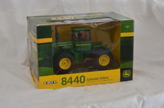 Ertl 1/32 scale John Deere 8440 tractor