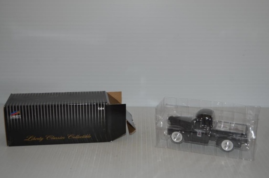 Liberty 1/25 scale 1947 International Harvester Black Pickup Truck