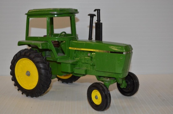 ERTL 1/16 scale John Deere Toy Tractor