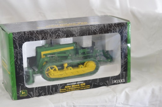 Ertl 1/16 scale John Deere 420 Crawler with blade