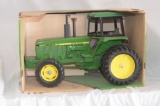 Ertl 1/16 scale John Deere MFWD Row-Crop tractor
