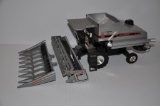 Gleaner R62 1/16 scale limited edition toy combine w/ heads