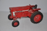 International 966 1/16 scale toy tractor