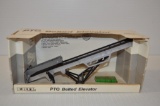 ERTL 1/32 scale PTO Belted Elevator