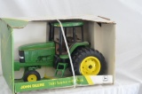 Ertl 1/16 scale 7800 Row-Crop with duals