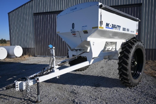 Dalton Mobility 800 pull-type fertilizer spreader
