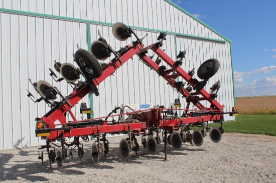 Case-IH 5300 15-knife NH3 applicator