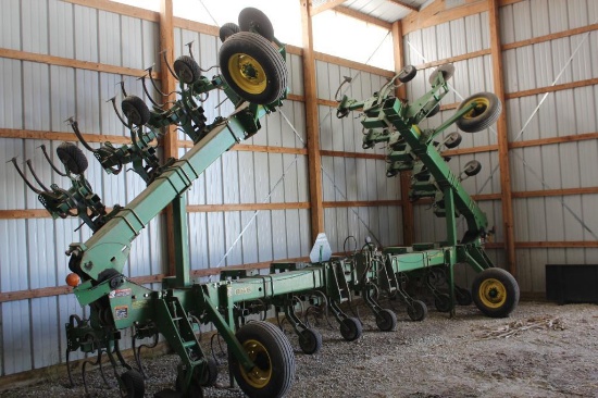 John Deere 856 16 row 30" 3-pt. cultivator