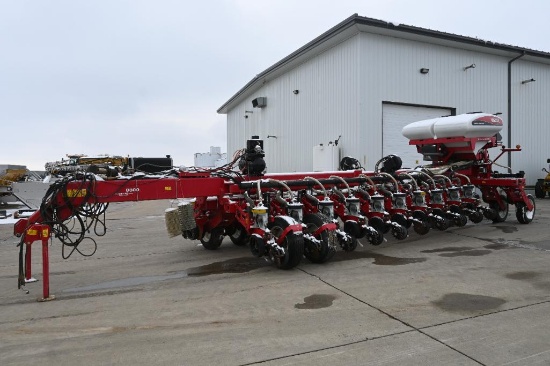 2009 White 8824-30 24 row 30" planter