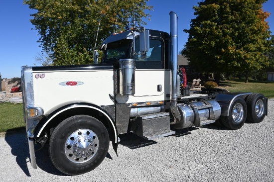 2008 Peterbilt 388 day cab semi