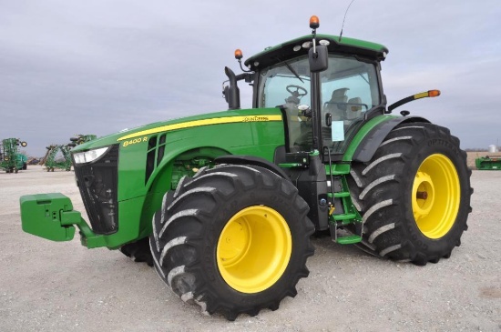 2017 John Deere 8400R MFWD tractor