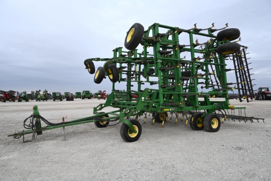 2003 John Deere 2200 50'6" field cultivator