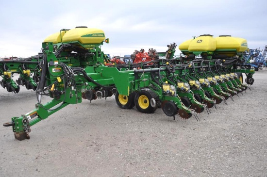2010 John Deere DB60 24 row 30" planter