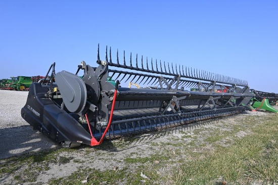 2019 Gleaner 9255 DynaFlex 30' flex draper head