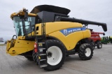 2014 New Holland CR8090 2wd combine