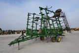 2005 John Deere 2210 32' field cultivator