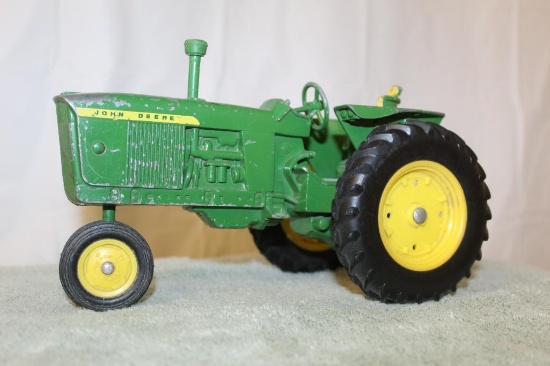 1/16 John Deere 10 Series Tractor