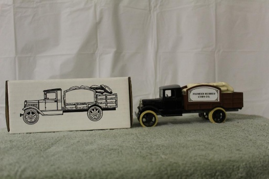 1/25 1931 Hawkeye Stake Truck Bank