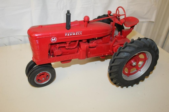 1/8 Farmall M
