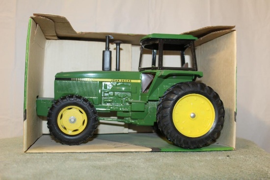1/16 John Deere 50 Series Tractor
