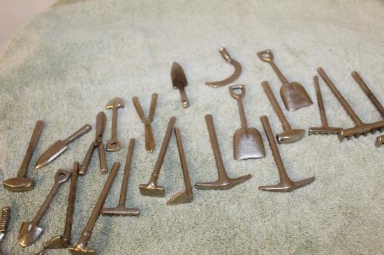 (22) Arcade Hand Tools