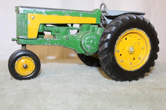 1/16 John Deere 2 Cylinder Tractor