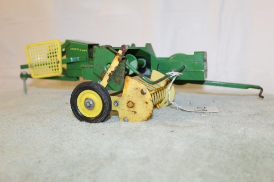 1/16 John Deere Small Square Baler