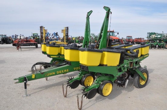 John Deere 7200 8 row 30" planter