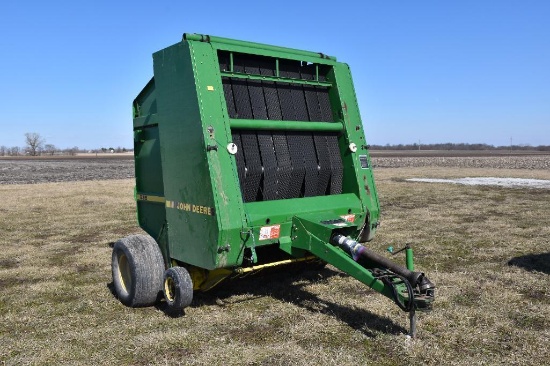 John Deere 535 round baler