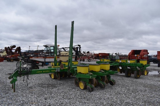 John Deere 7000 12 row 30" planter
