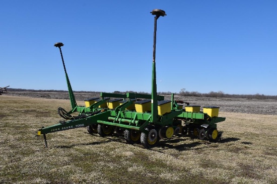 John Deere 6/13 planter
