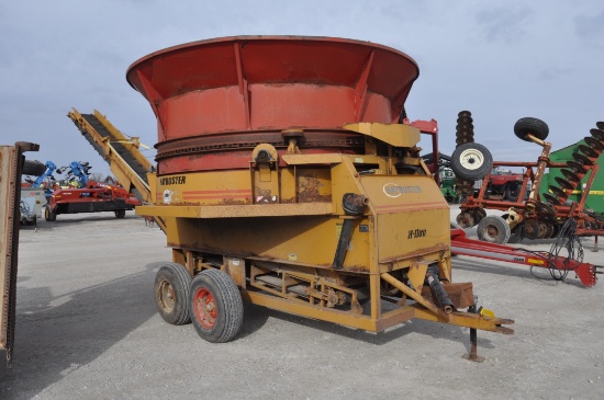 HayBuster H-1100 tub mixer