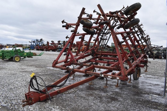 International 4600 28' field cultivator