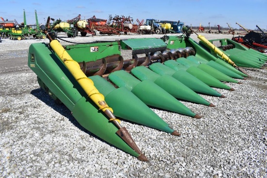 1998 John Deere 893 8 row 30" corn head