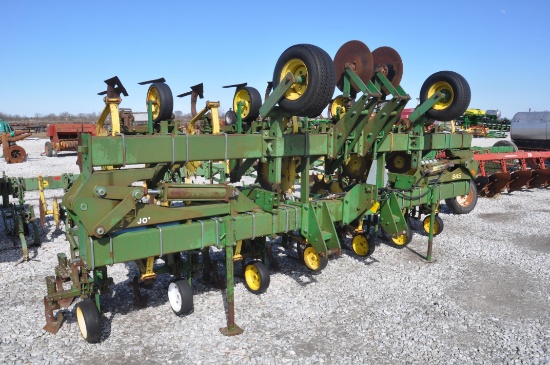 John Deere 845 12 row 30" cultivator